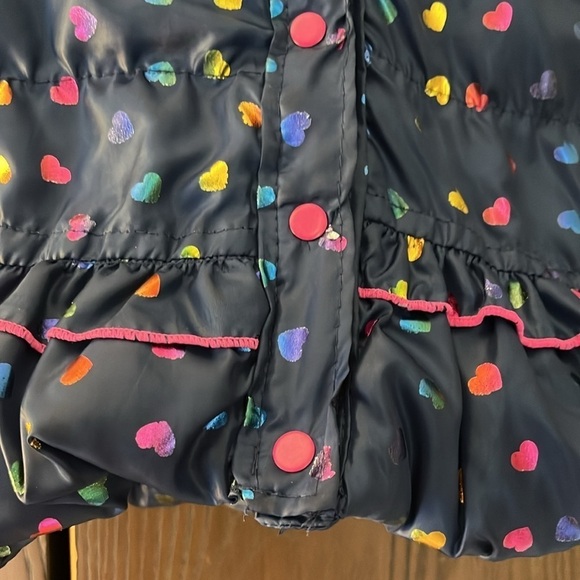 Nannette Kids sleeveless quilted puffer vest. Navy blue with shiny hearts. Size4 - Picture 3 of 8